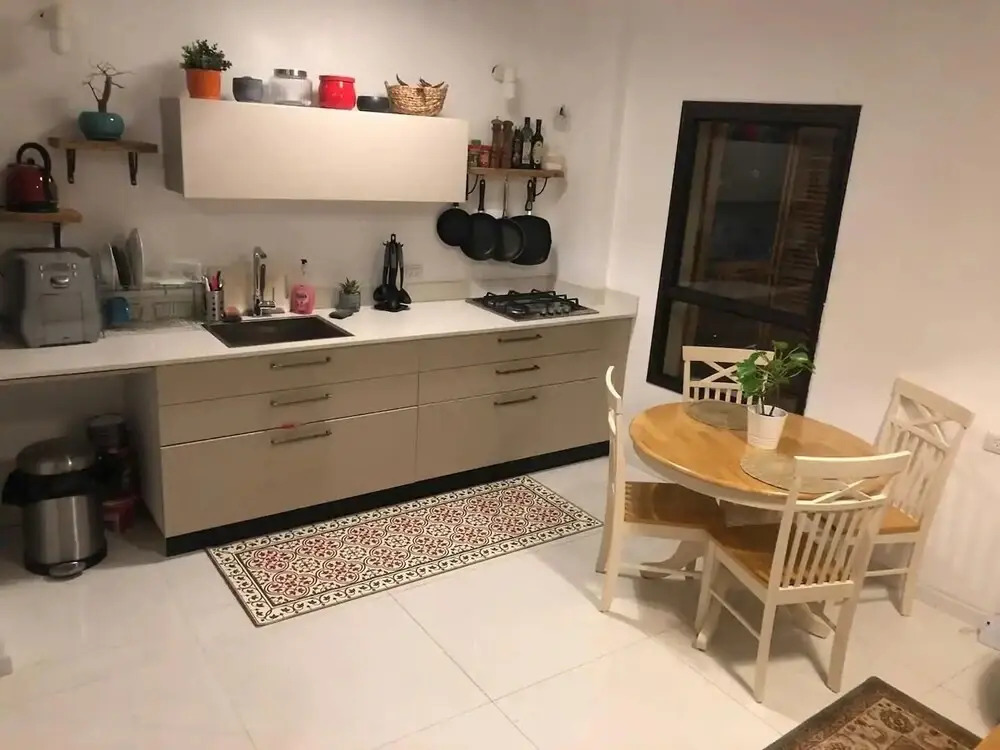 Beach Home in Tel Aviv near Water