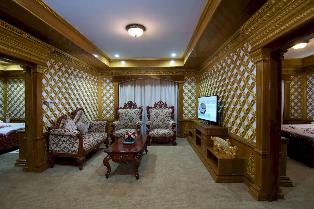 Su Tine San Royal Palace Hotel