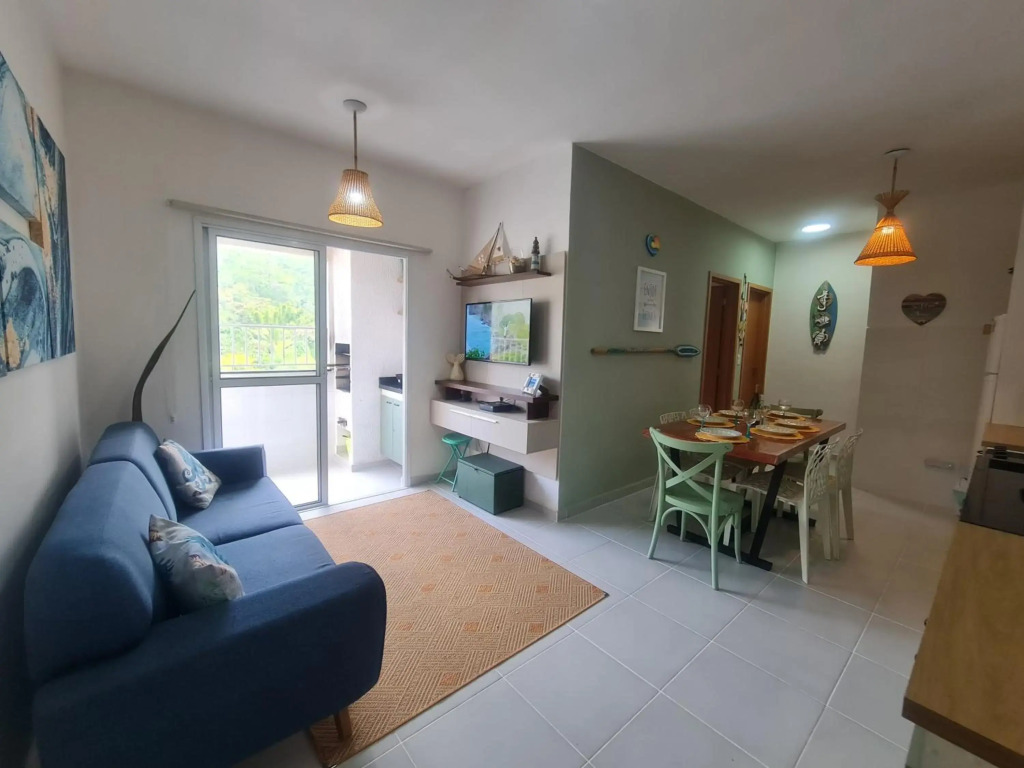 Apartamento novo e completo, próximo à praias e comércio