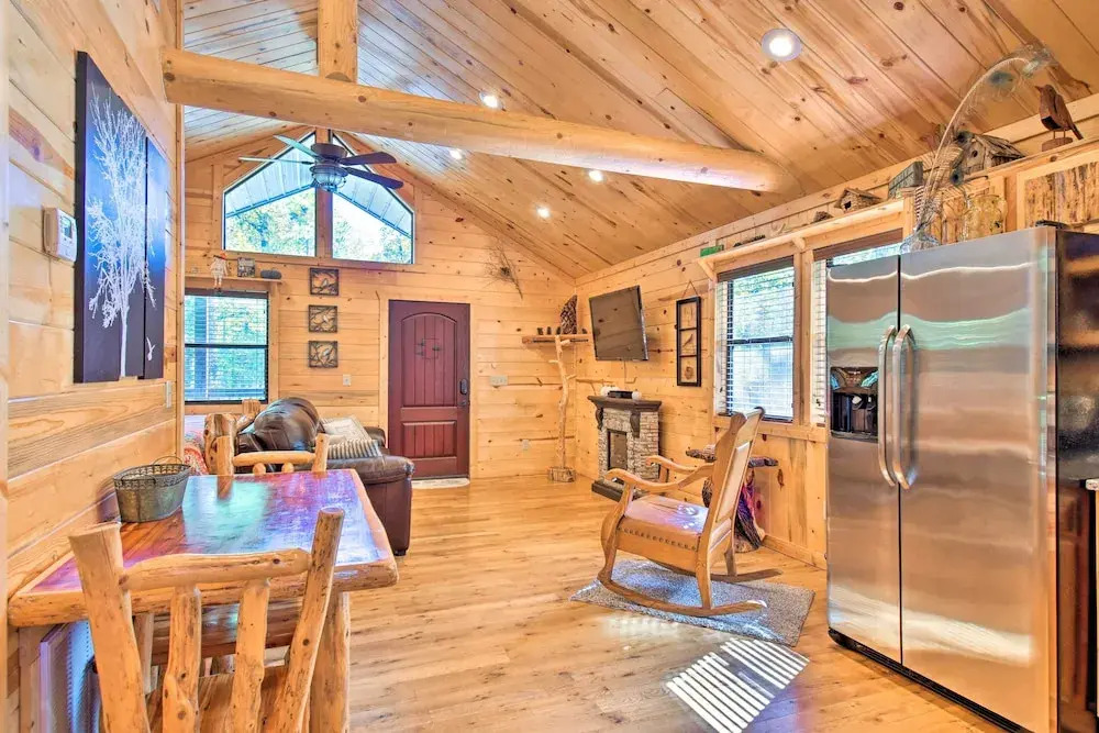 Broken Bow Hideaway w/ Hot Tub & Fire Pit!