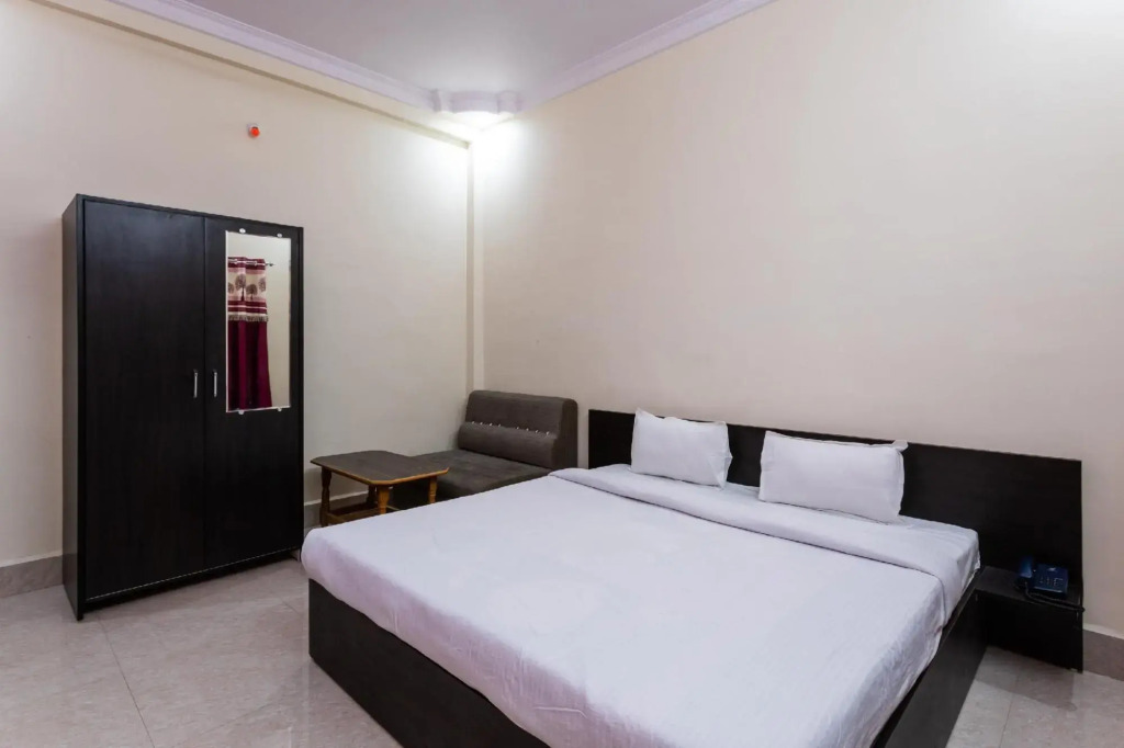 Hotel Leela Palace By OYO Rooms