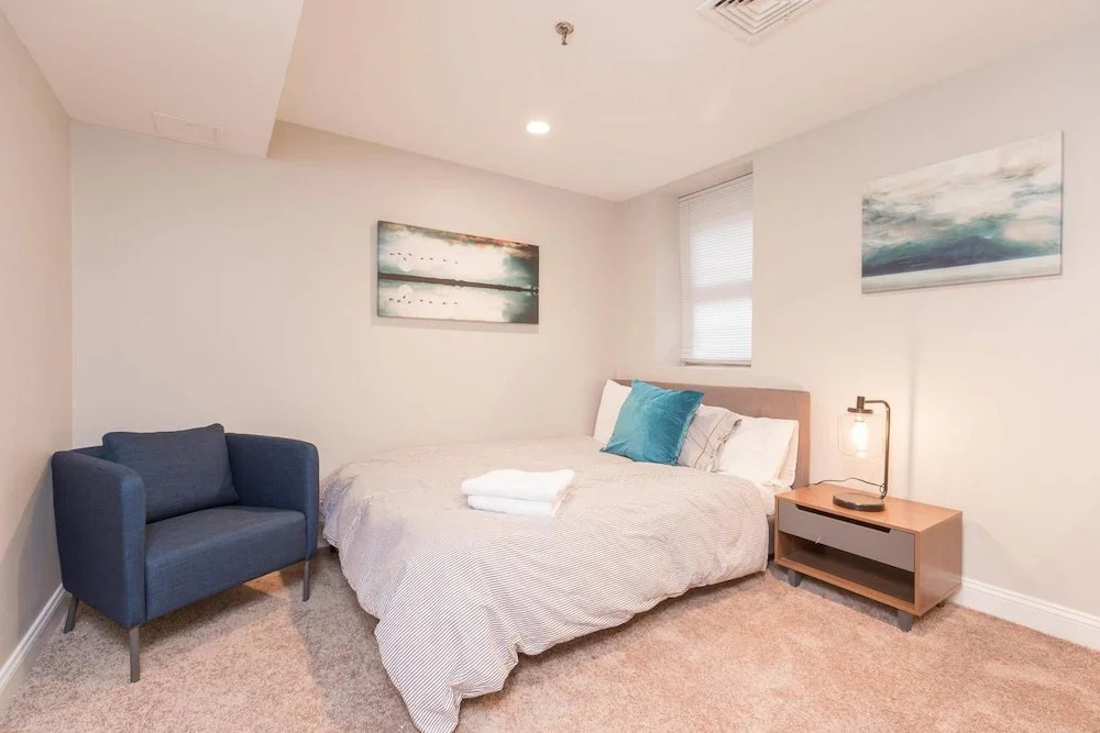 Huge 2br/2ba in the Heart of Back Bay by Domio