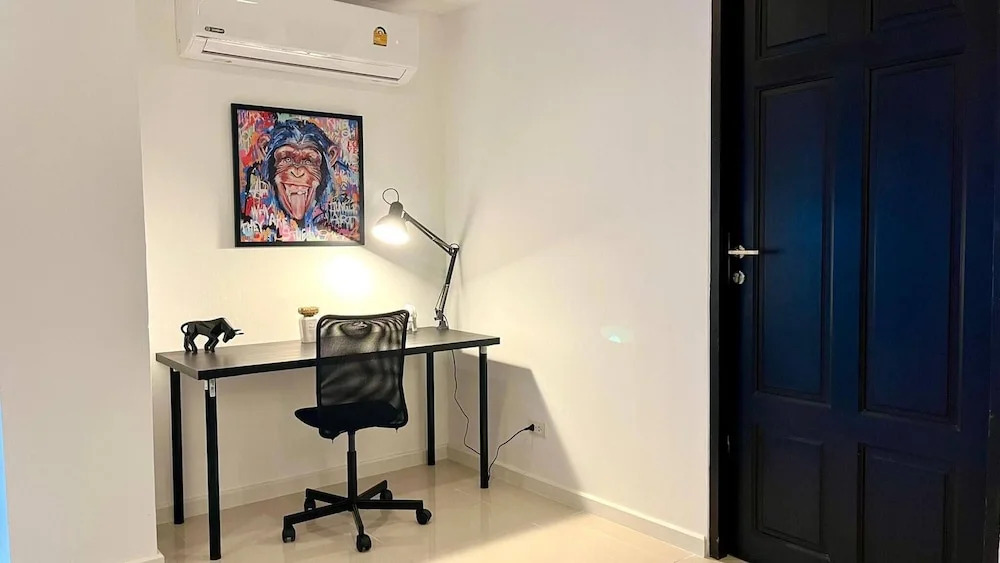 6-58 - 2 Bdr Spacious Penthouse With Shared Pool