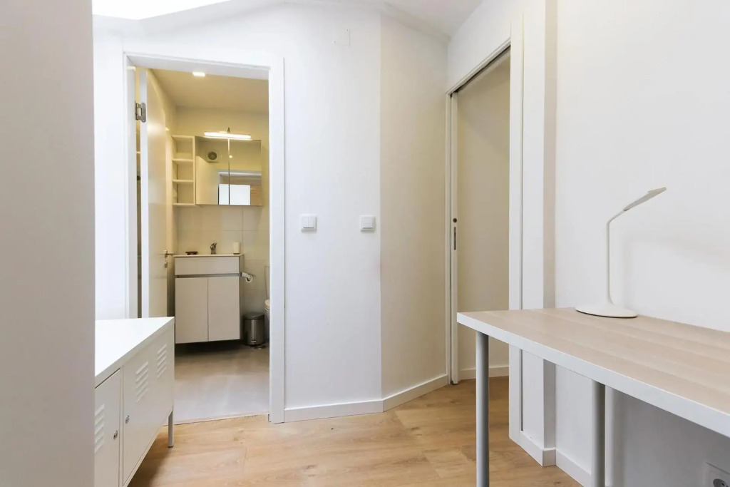 Wal Apartments- 3 bedrooms with parking space