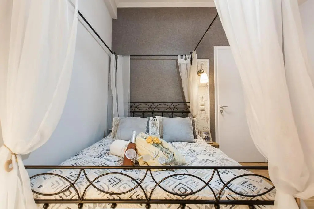 Syntagma private sweet safe double rooms with shared bathroom