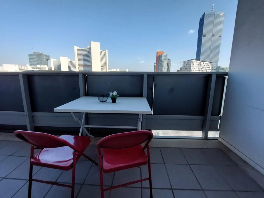 Mischek Tower Apartment with private terrace next to UNO