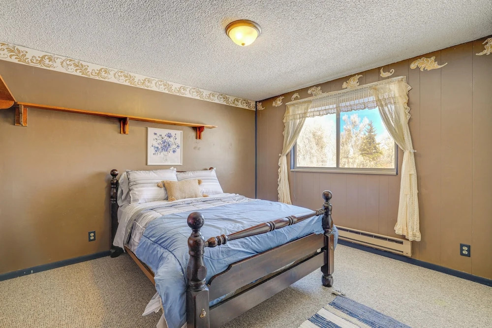Charming Elk Mountain Home: Hunt, Hike & Fish!