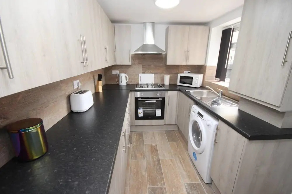 Outstanding 6 bedroom house