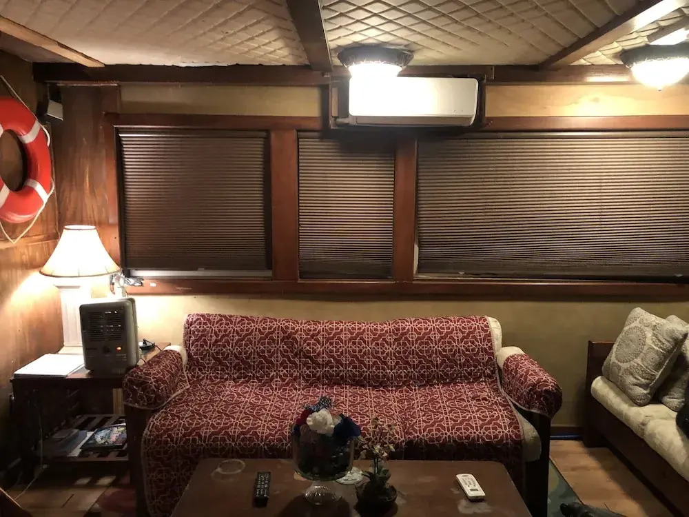 Island Houseboat