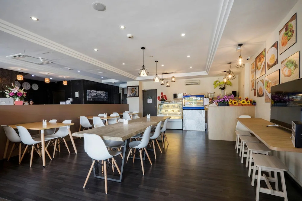 RedDoorz Plus near Lavender Street