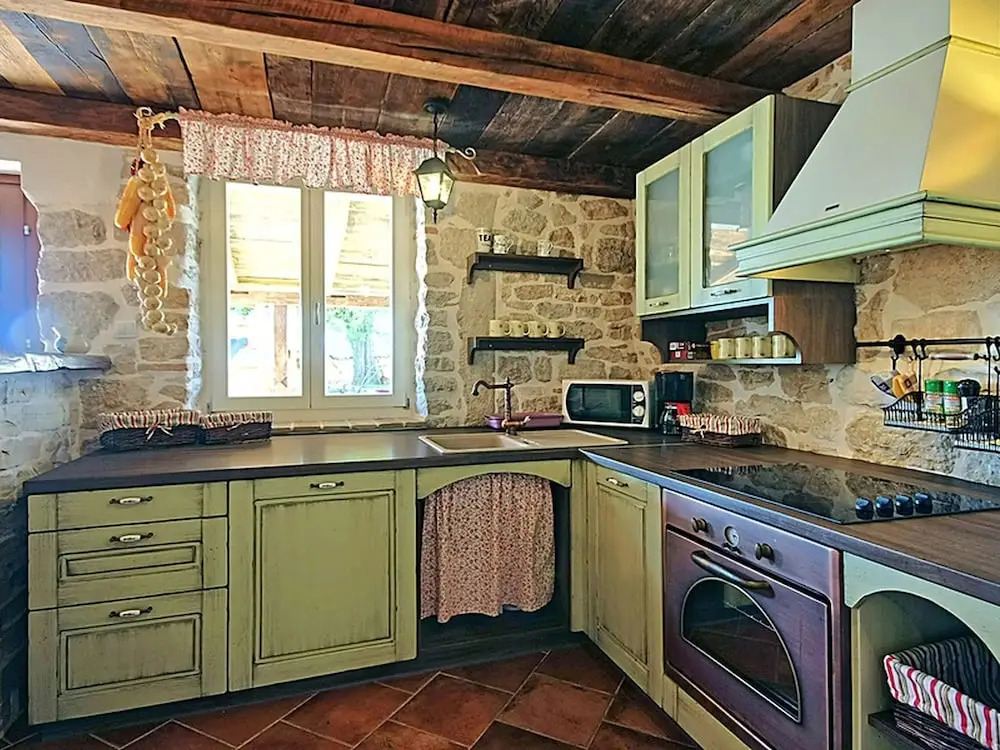 Rustic Villa in Dracevac With Outdoor Pool