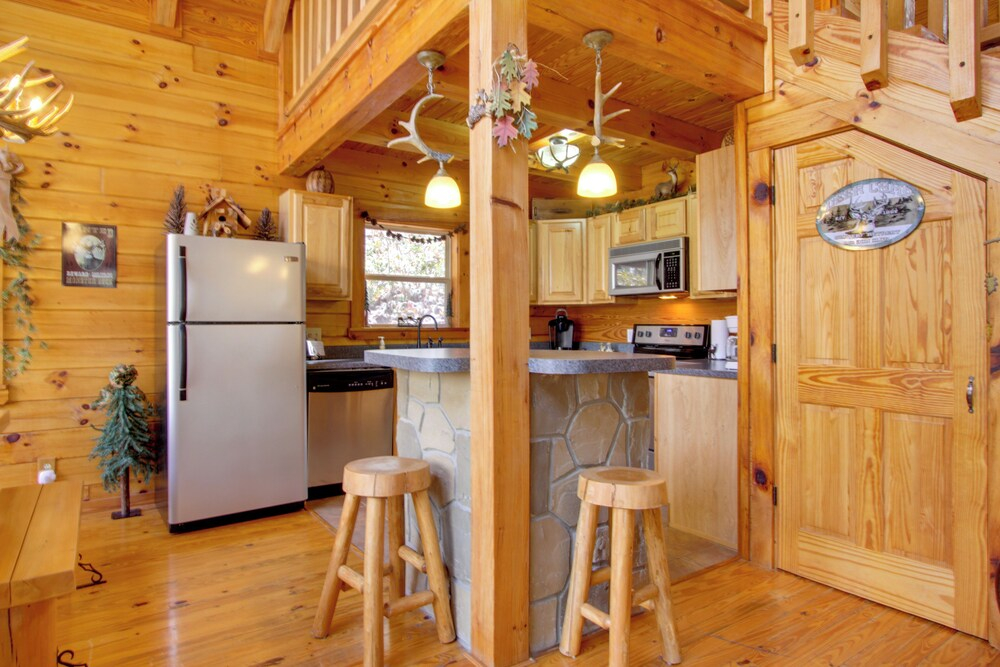 Secluded Smoky Mountain Cabin w/ Wraparound Deck!