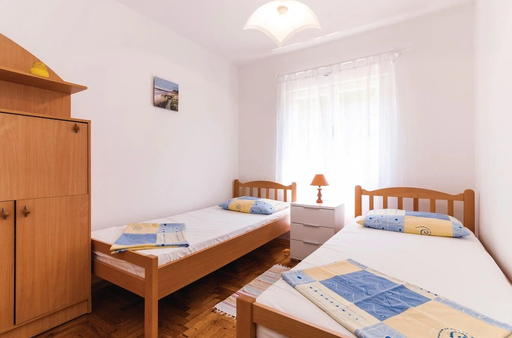 Amazing Home in Privlaka With 4 Bedrooms and Wifi