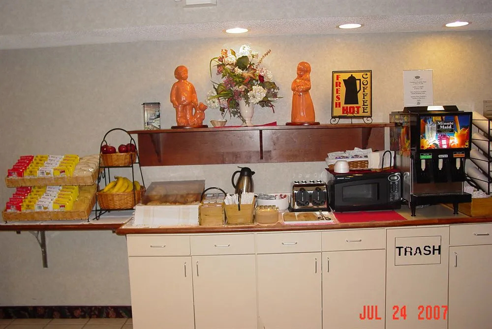 Lomira Inn and Suites