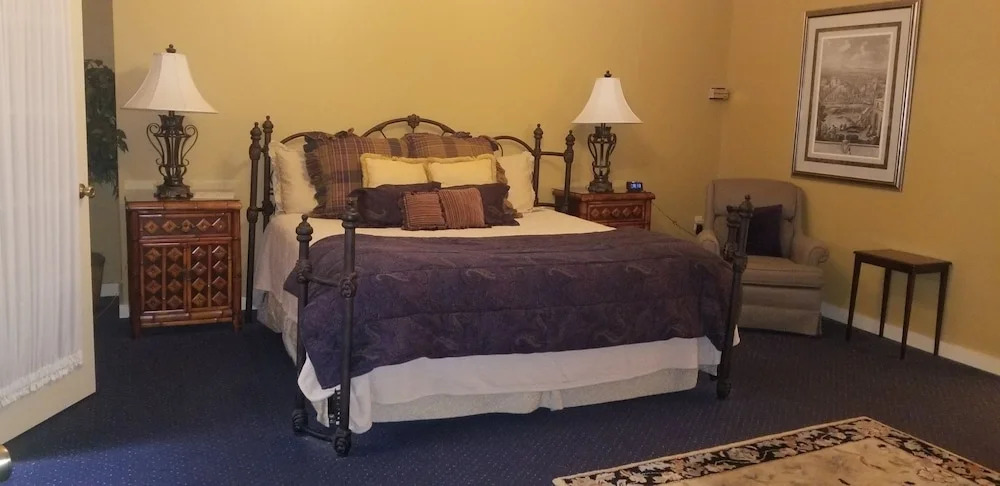 Downtown Guest Quarters Hotel