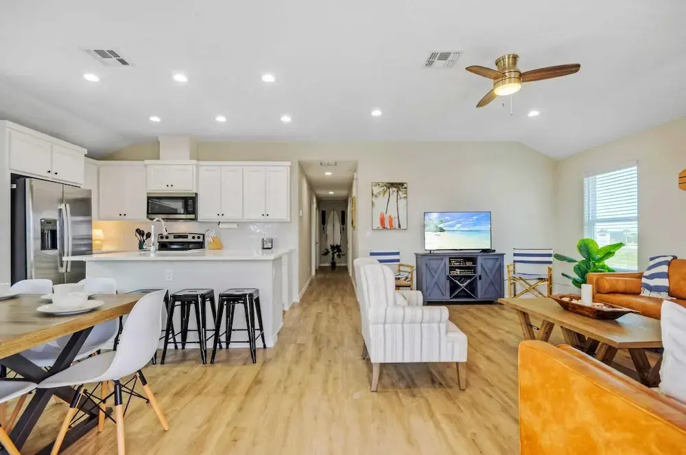 Sleeps 21, 2 Homes Private Pool, Patio Lounge w/ Fire Pit, Bar, TV, & Games