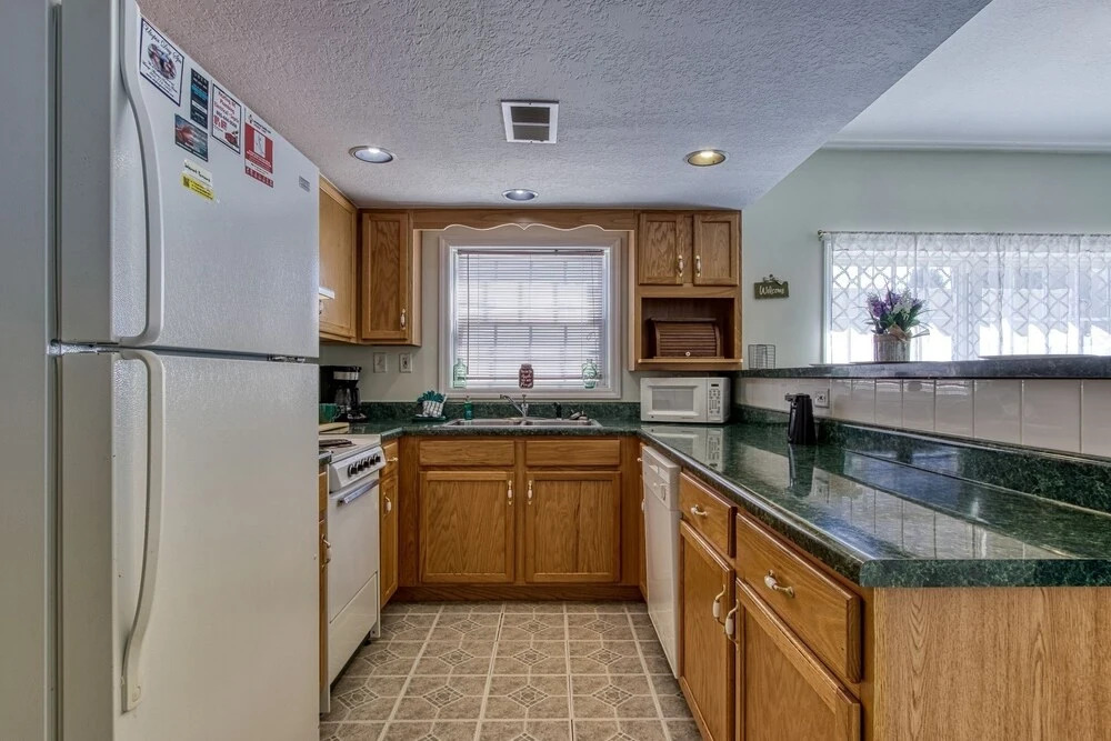 Colonial Crest 110 - Great Location! - You Can Walk To Town! 2 Bedroom Condo by RedAwning