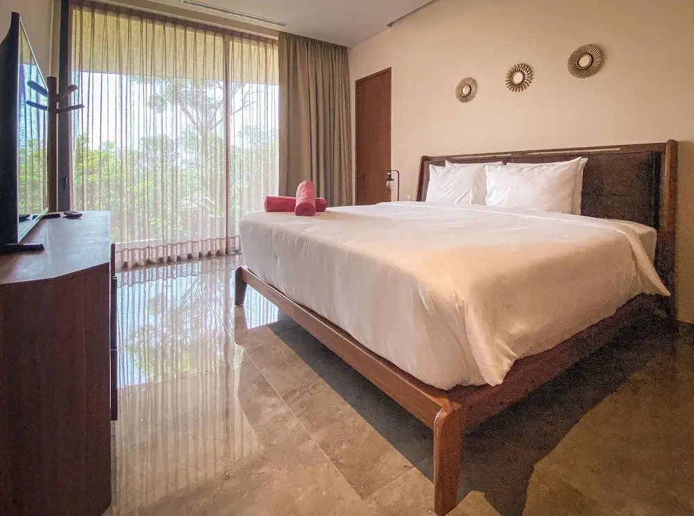 A Unique Fusion of Convenience and Luxury Stunning 3 BR Penthouse With Private Pool