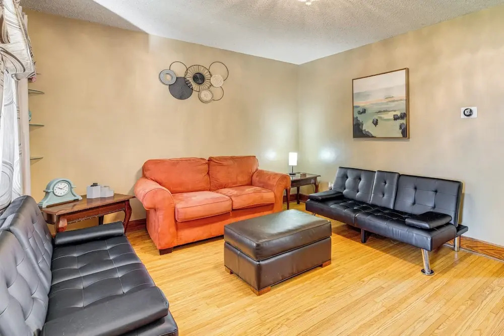 Large Yard & Furnished Deck: Cheektowaga Getaway!
