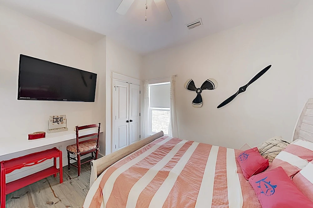 New Listing! Ellie Fish Gulf Gem W/ Balconies 4 Bedroom Home