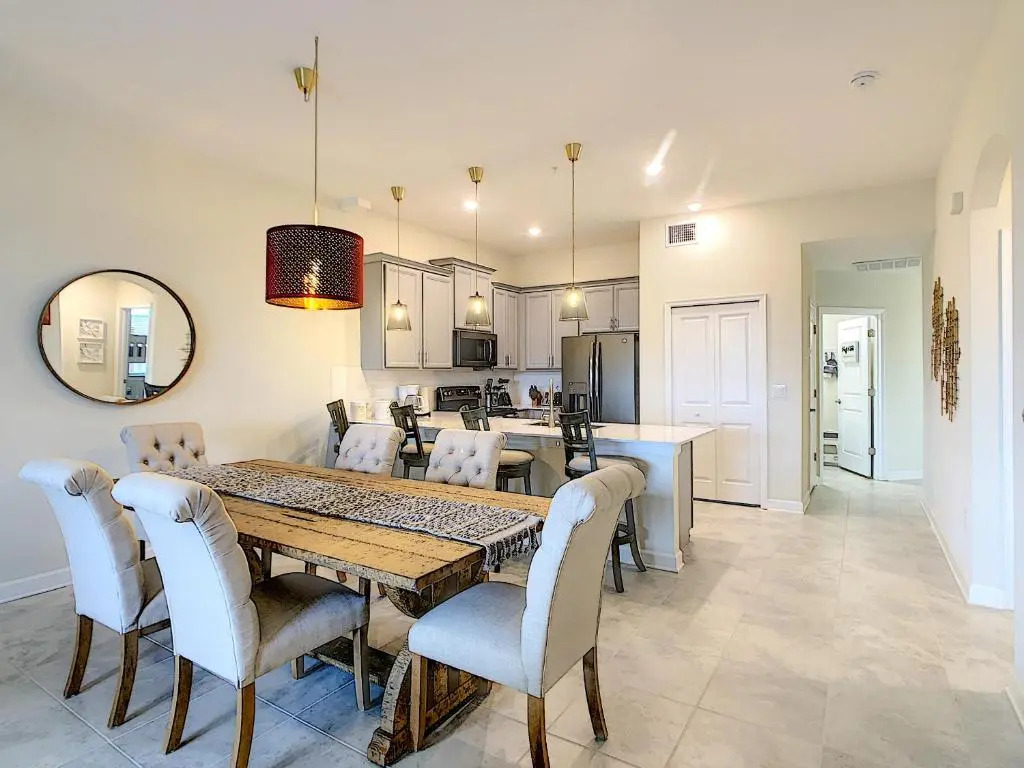 Fantastic Stylish 2BR condo in Four Corners with free Waterpark