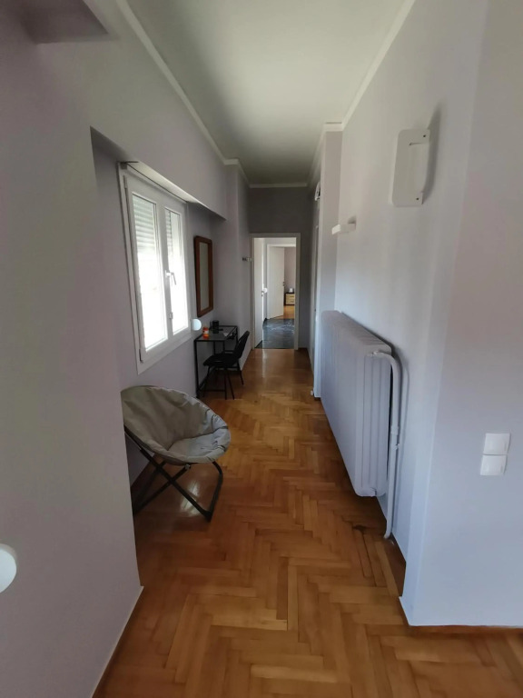 Penthouse spacious w super wifi & terrace, 2 min from metro