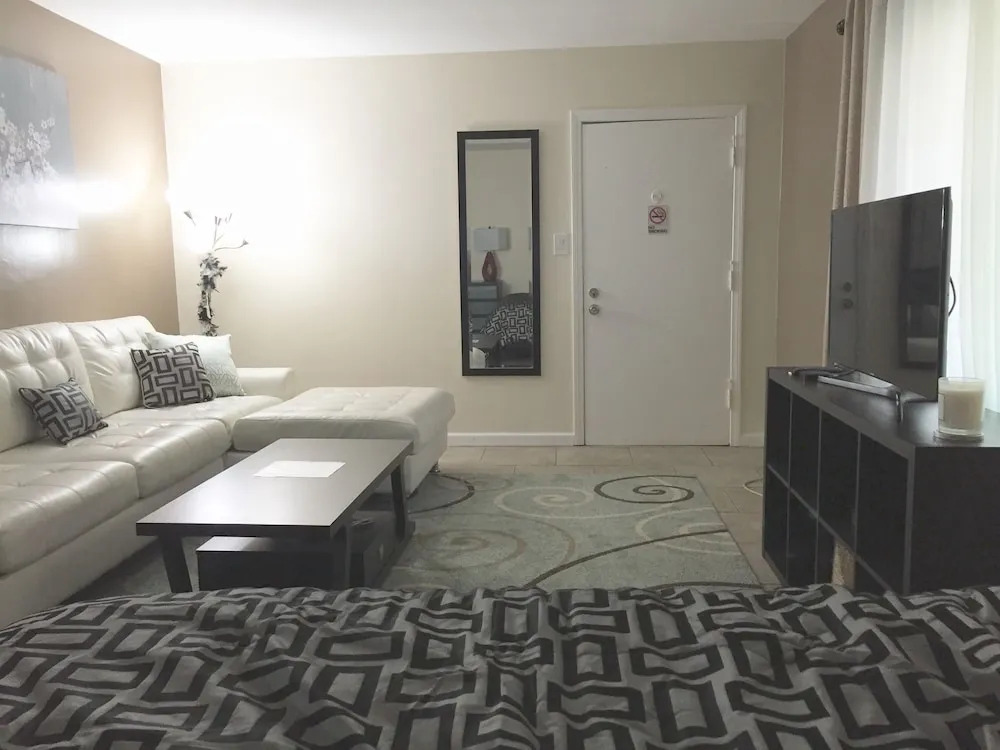 Apartments - North Mansfield Avenue