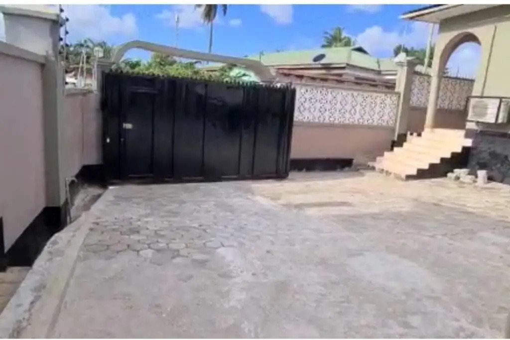Remodeled beautiful three bedrooms Bungalow