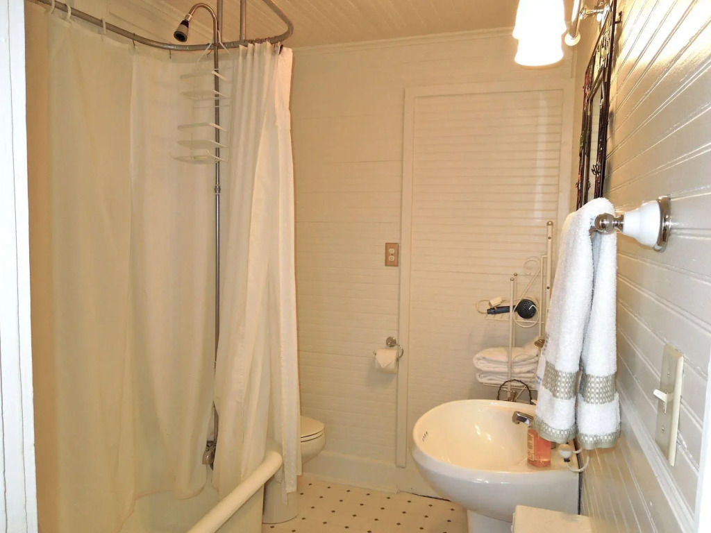 Oakland Cottage Bed and Breakfast