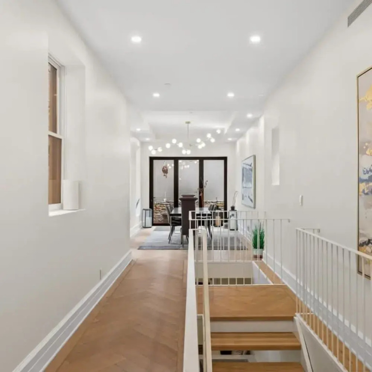 Riverside by Rove Travel 7BR Modern Townhouse