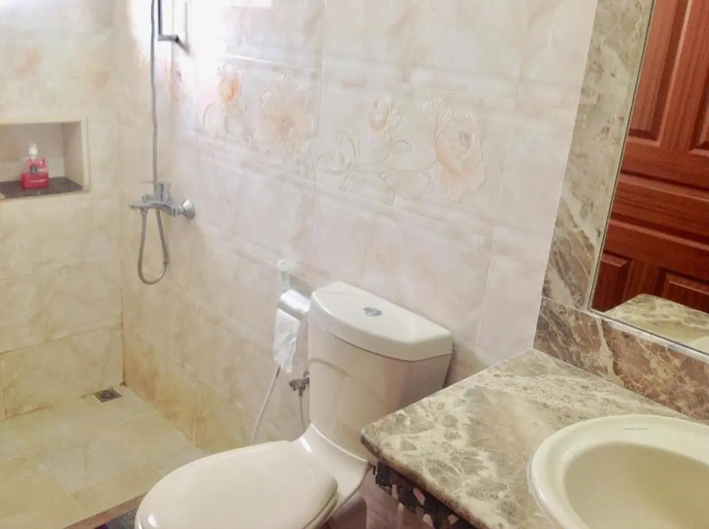 Cardamon Villa is a 2 bedroom with 1 bathroom and seperate toilet detached house with AC and swimming pool , 5 minutes walk from Flic en Flac public beach