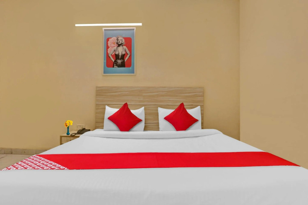 OYO Flagship 70376 Hotel The Flash