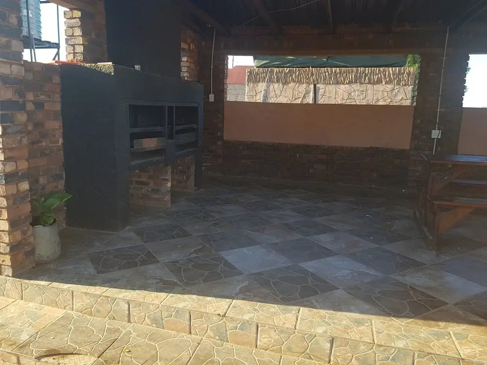 Msawawa Lodge & Pub