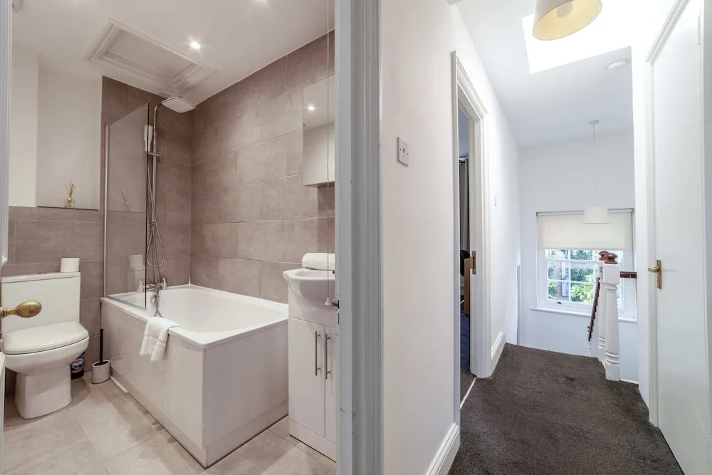 Period Victorian Abode In Idyllic Kings Cross