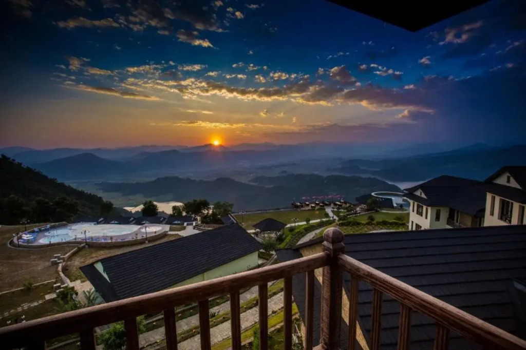 Rupakot Resort