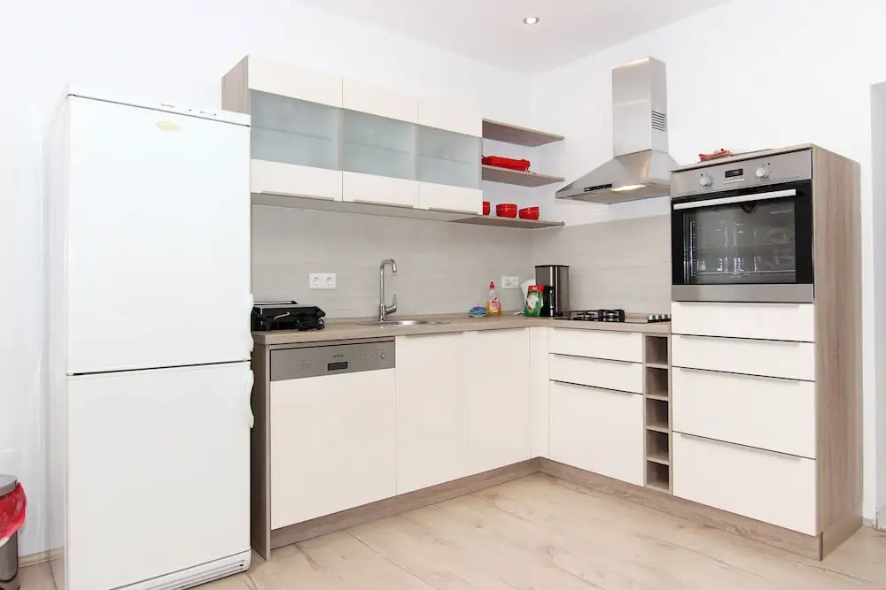 New Beach 4 Star Luxury Apartment 3 Bedrooms 3 Bathrooms, Free Boat Berth