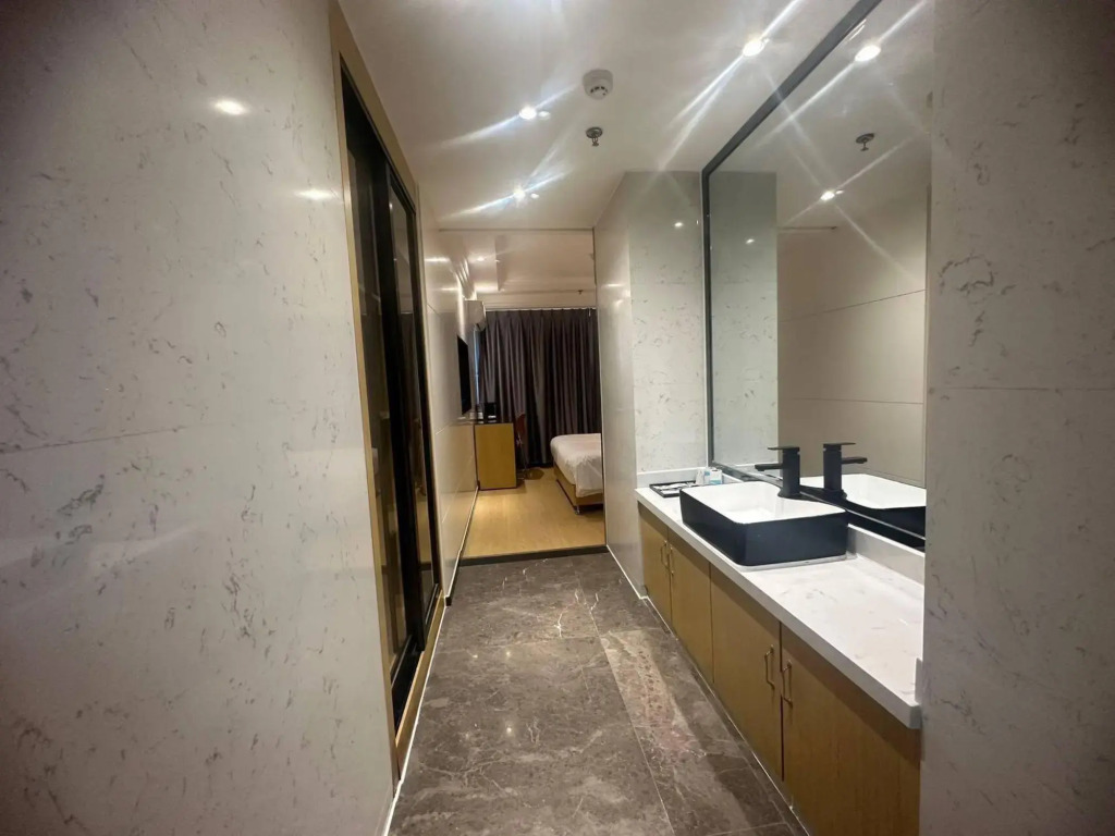 IU Hotel (Urumqi International Airport Yingbin Road)
