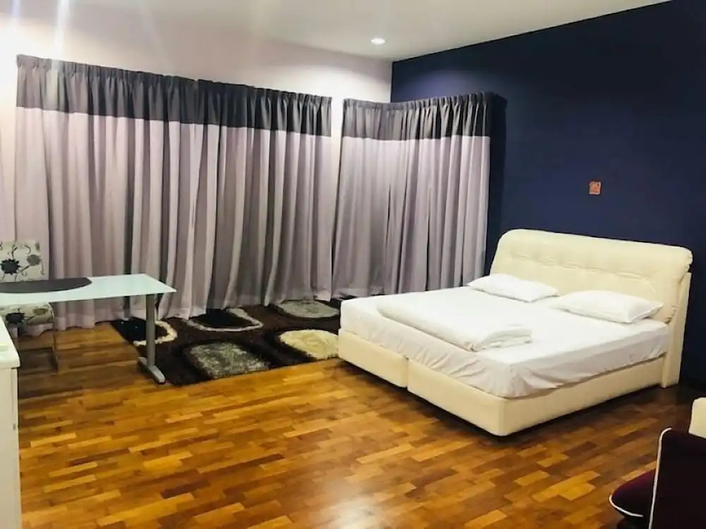 Bungalow by Pauline