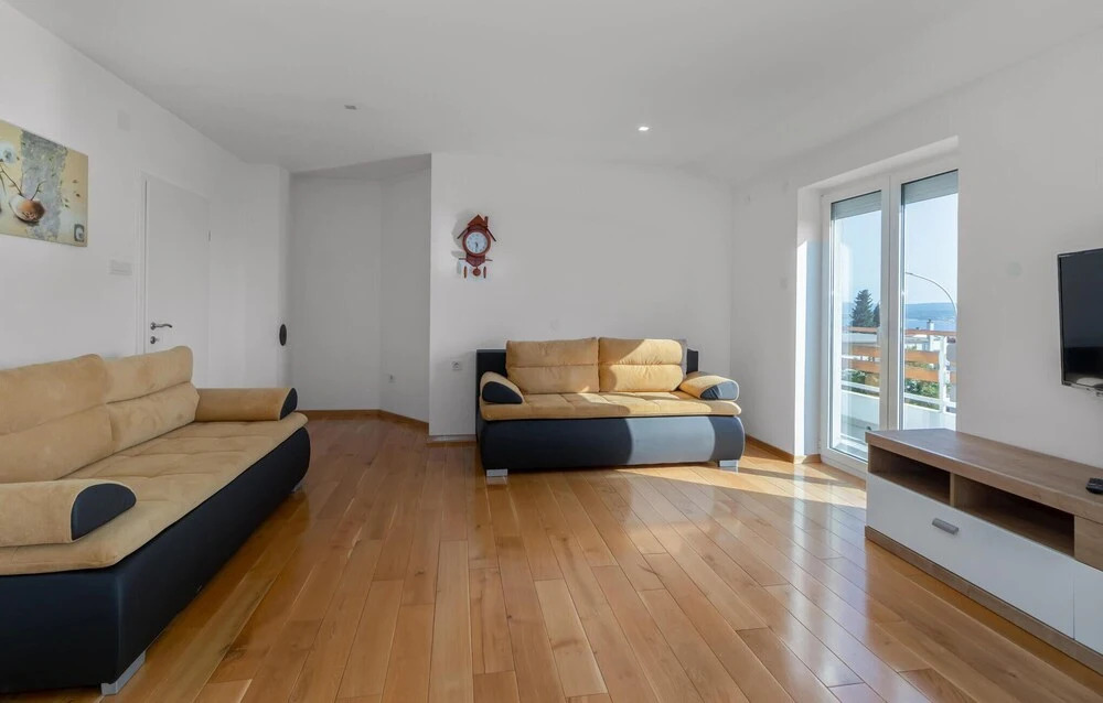 Nice Apartment in Crikvenica With Wifi and 2 Bedrooms