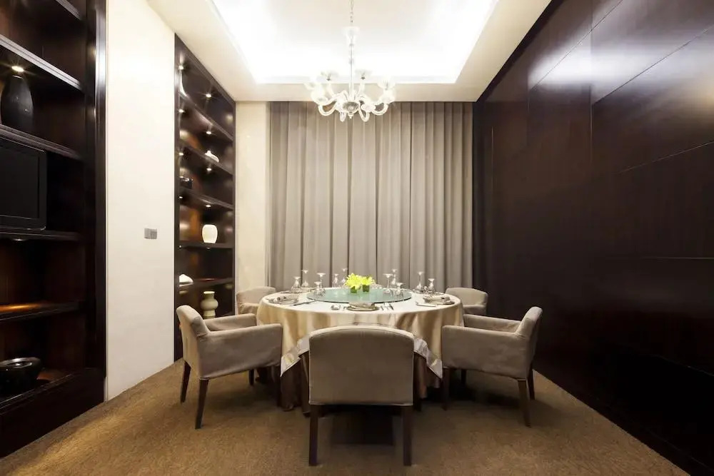 Howard Johnson By Wyndham Parkland Hotel Dalian