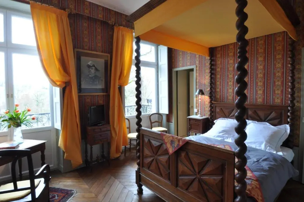 Le Chateau De La Vierge