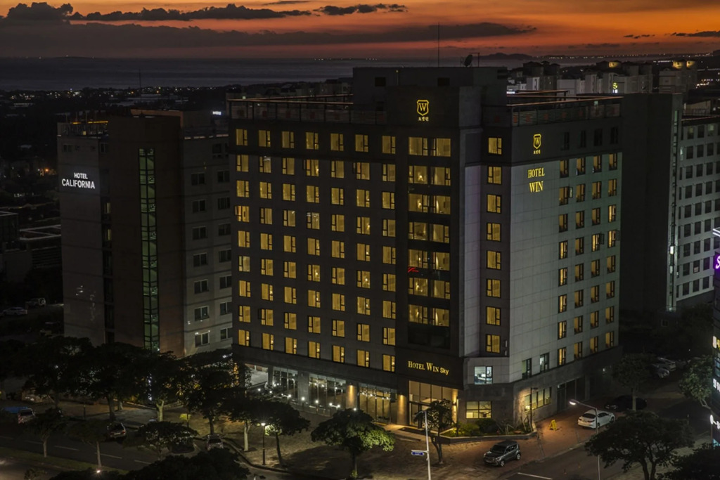 Win Sky Hotel