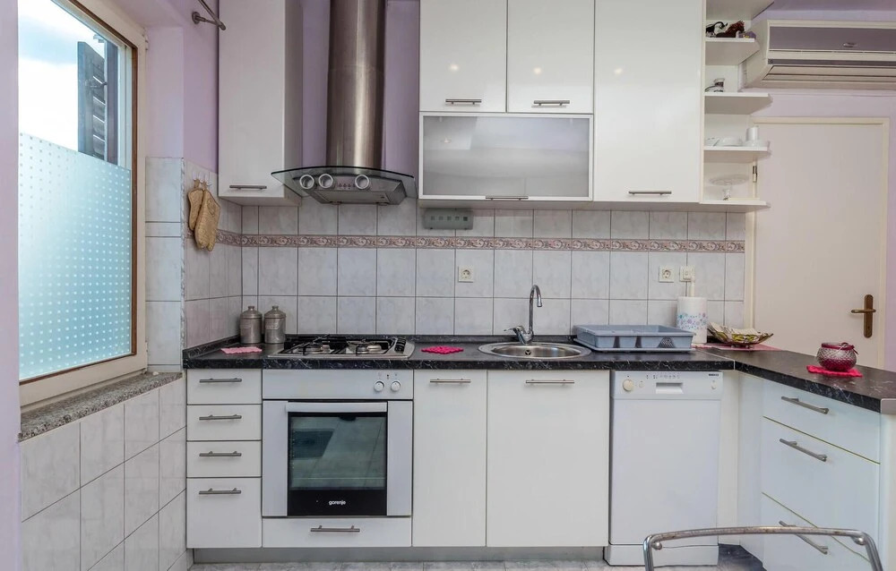 Stunning Apartment in Lovran With 1 Bedrooms and Wifi