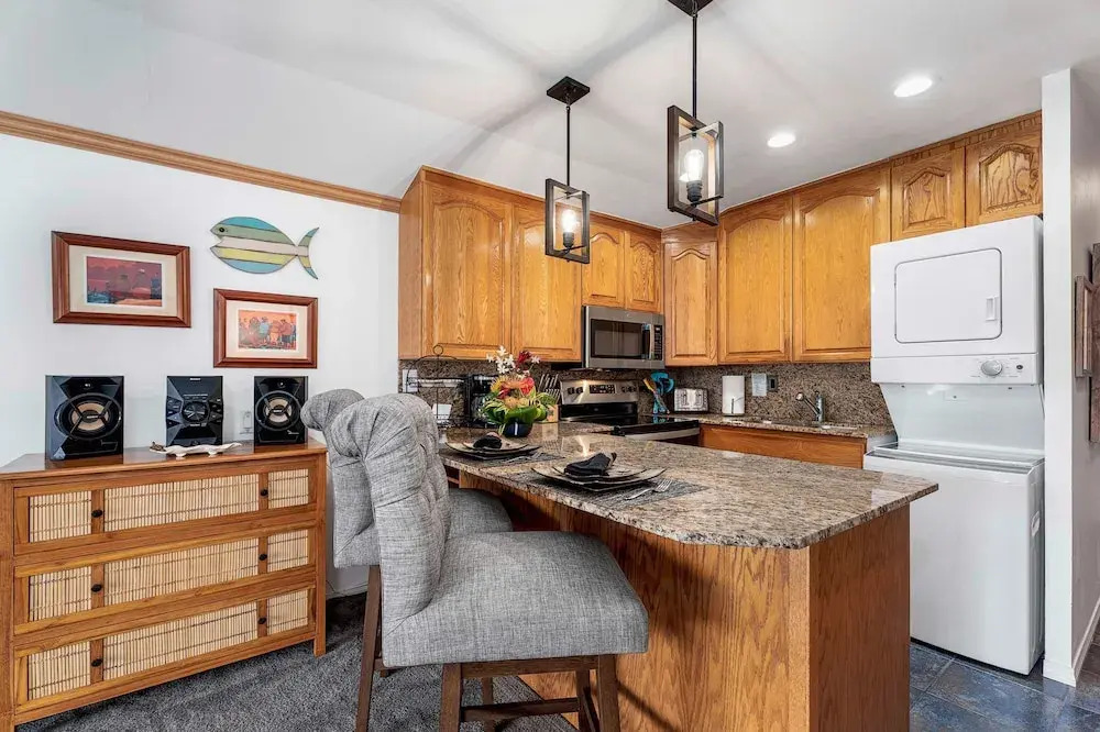 Fully Air-conditioned - Ocean View - Beautifully Renovated- Vrkcv