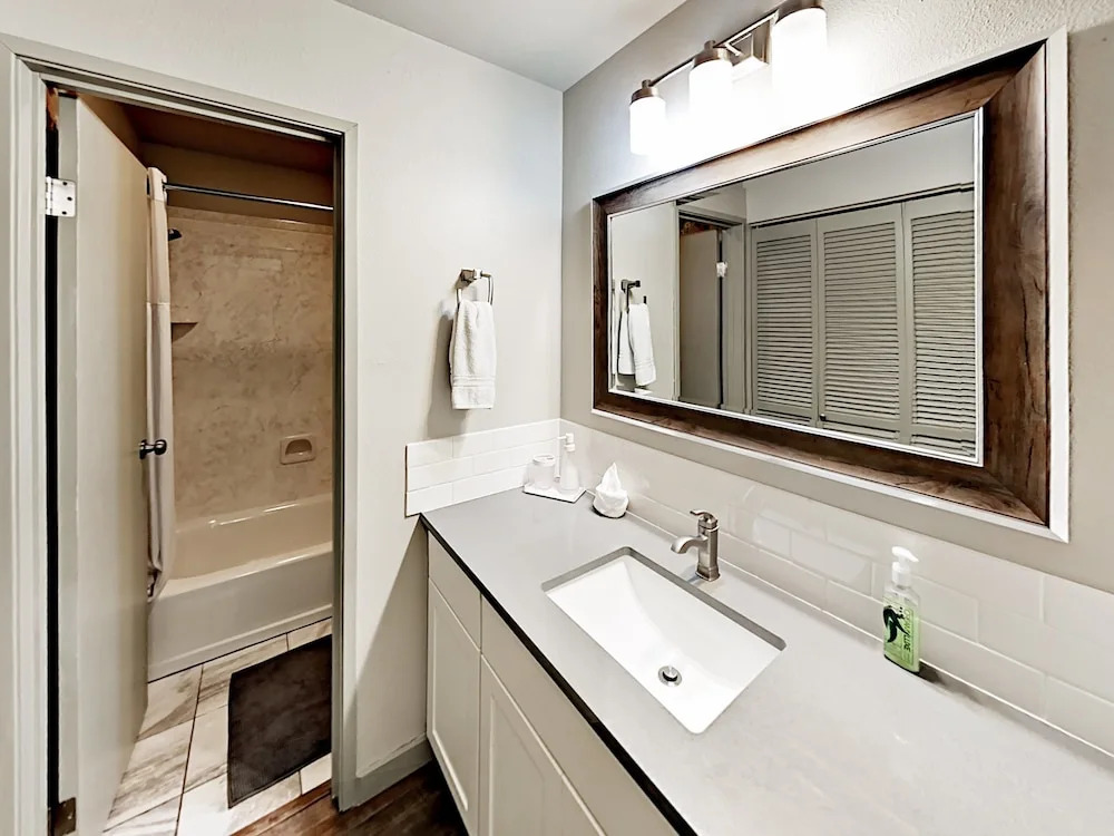 4BR 4BA Rustic Mountain Condo Park City by RedAwning