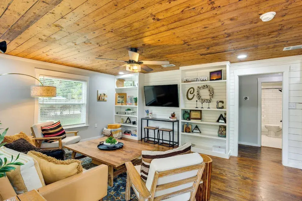 Lindale Vacation Rental w/ Deck & Grill!