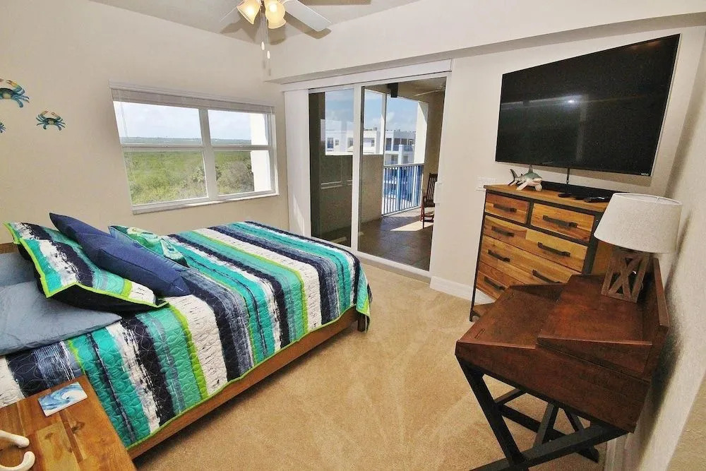 Oceanwalk 17-605 Apartment 3