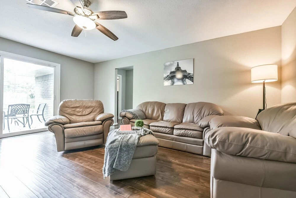 West End in SW Houston, Sleeps 10, Work-cation, King Bd, Pet, High Speed Wifi