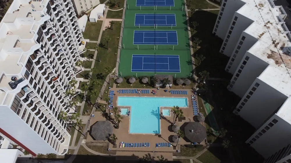 Beachfront Luxe Condo Saida 2 heated pools 2 Bedroom Home by RedAwning