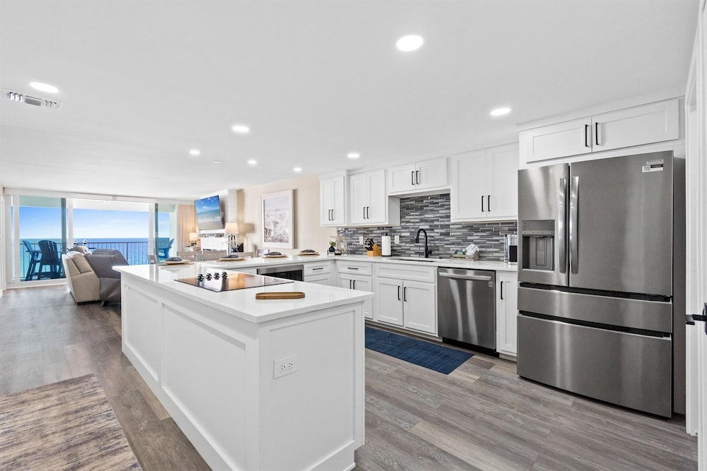 Shoreline Towers 2114 2 Bedroom Condo